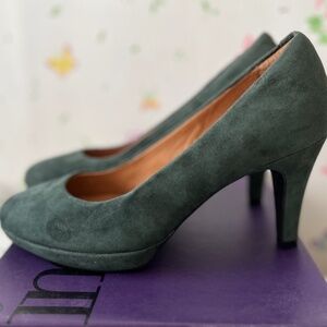 Clarks Wessex Wyvern Dark Green Suede 3.5" Heel NWT